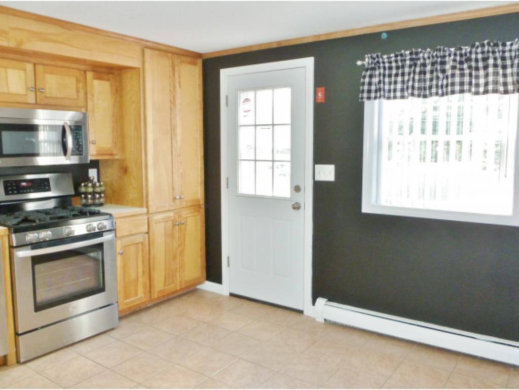 16 Whitford Road Nashua, NH 03062 - Photo 5 of 27