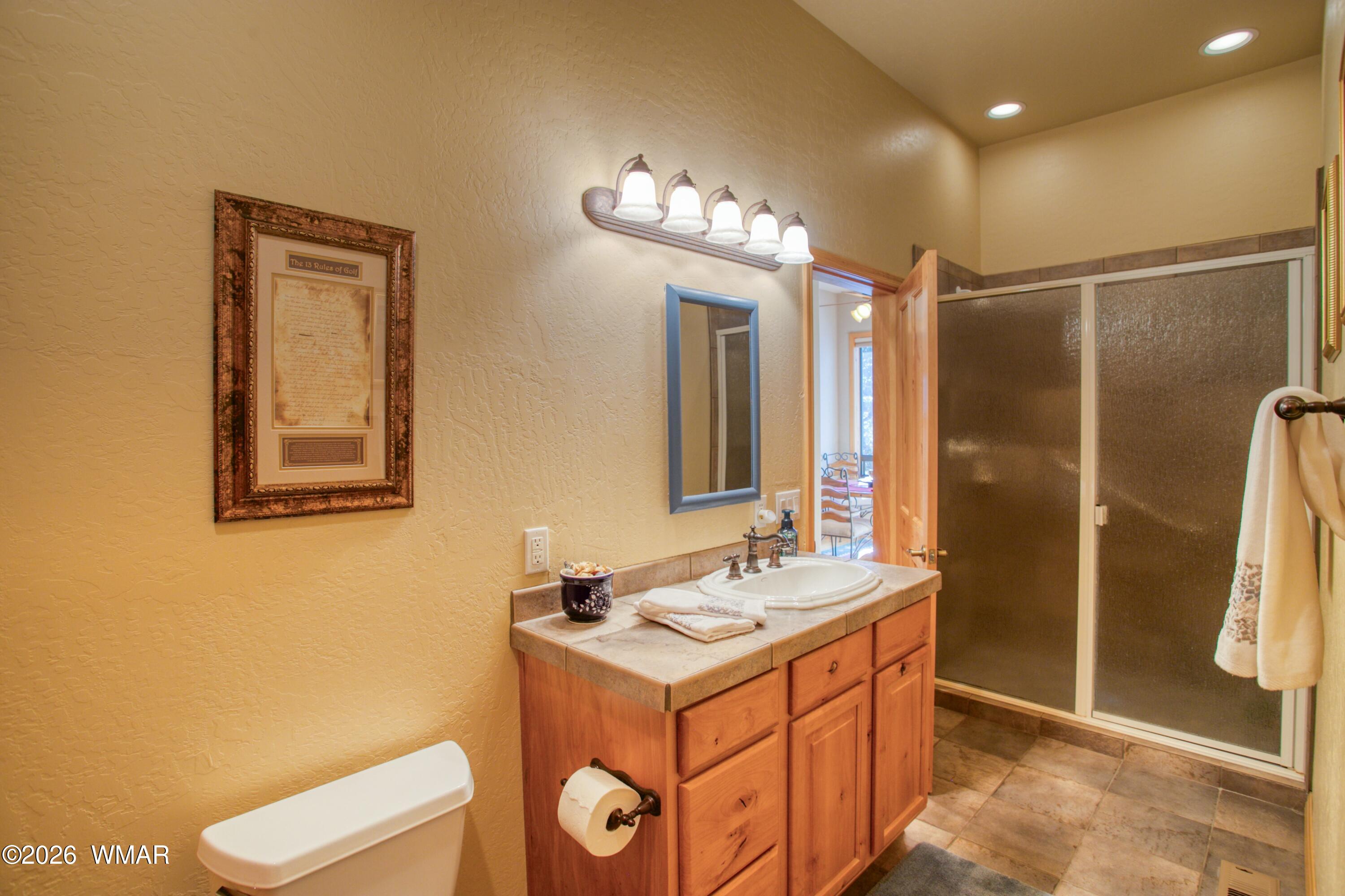 3990 Sugar Pine Loop Show Low, AZ 85901 - Photo 29 of 61 Guest Suite Bathroom