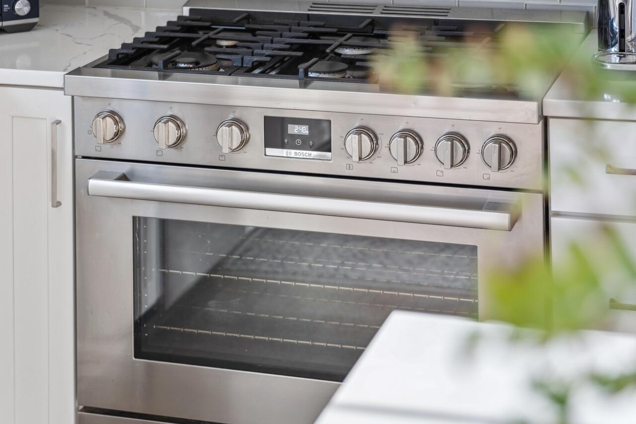 1213 Gatch Court Mount Pleasant, SC 29464 - Photo 11 of 38 Gas Range