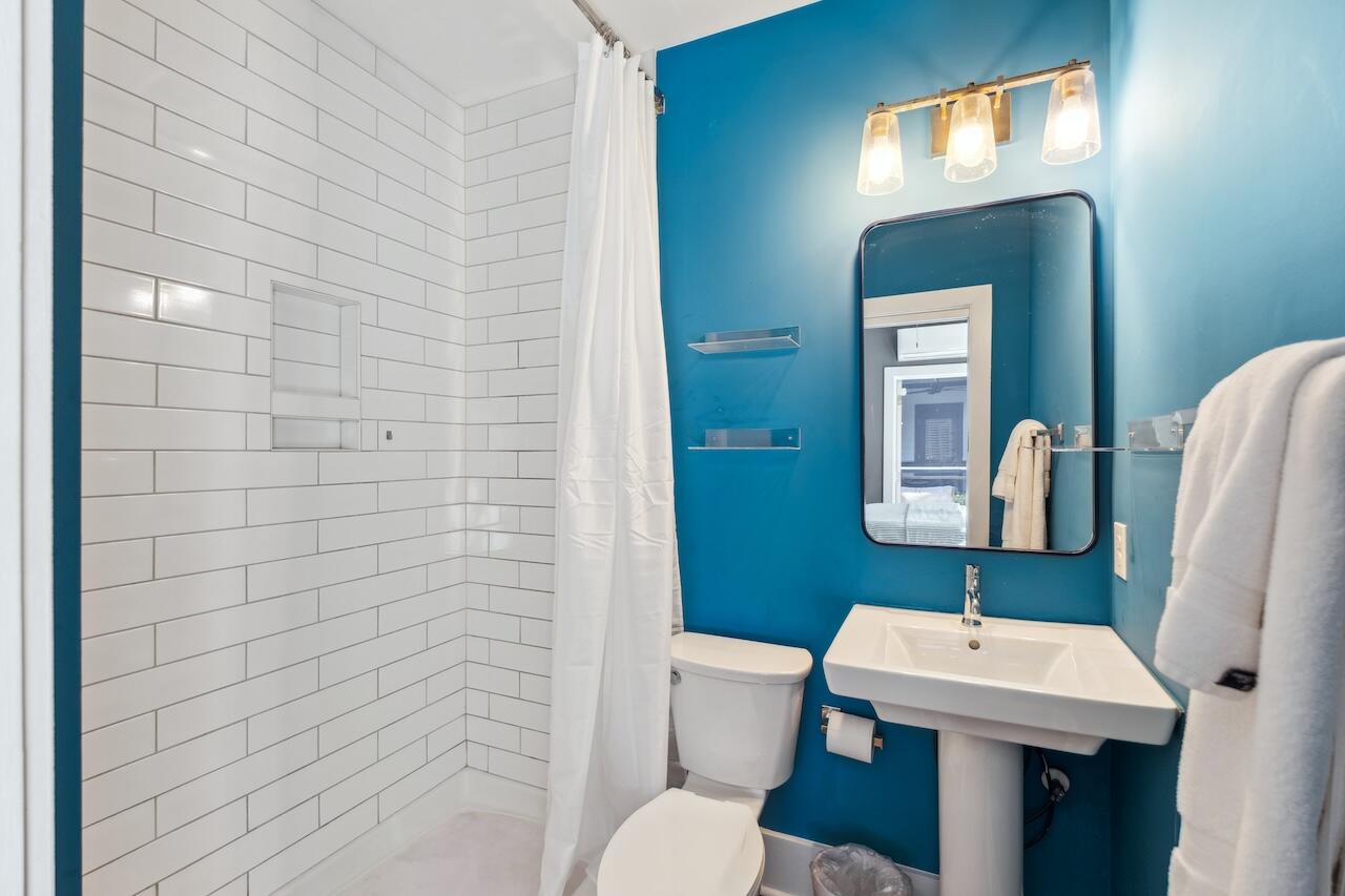1213 Gatch Court Mount Pleasant, SC 29464 - Photo 29 of 38 1st Floor Full Bathroom