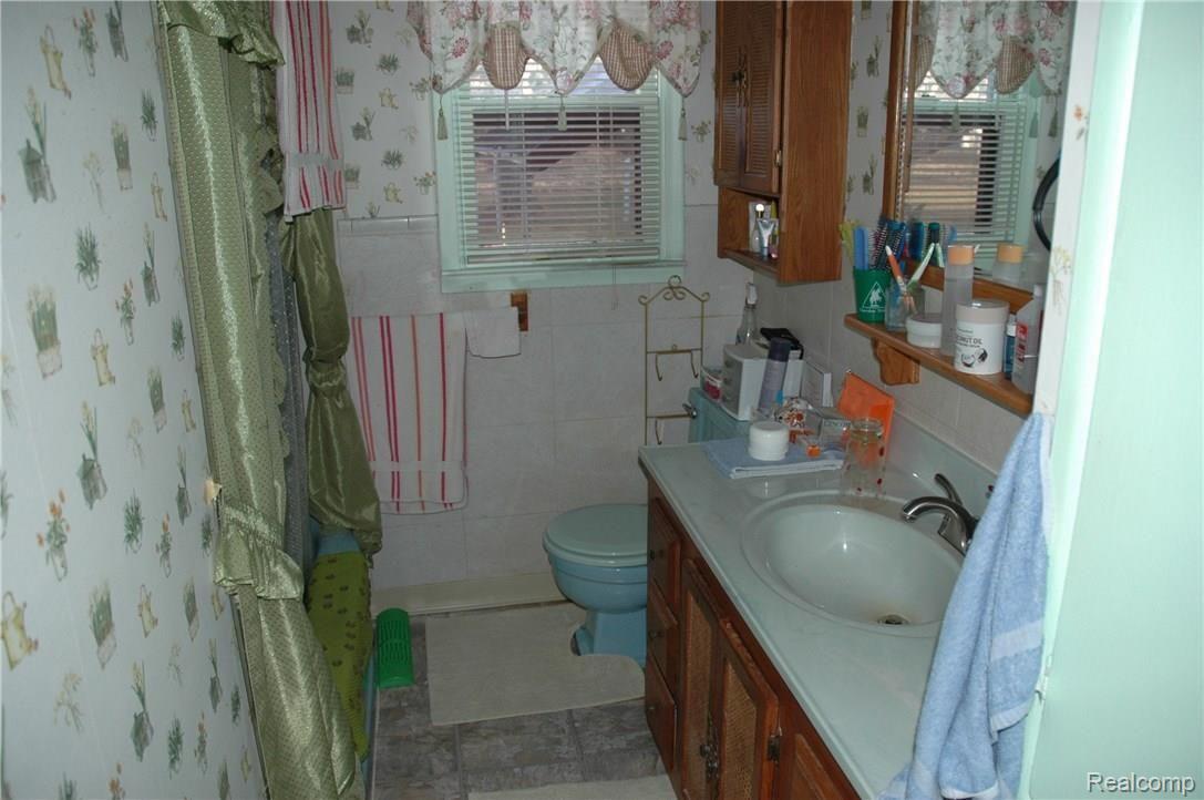 1710 Haines Road Lapeer, MI 48446 - Photo 14 of 23 015.JPG