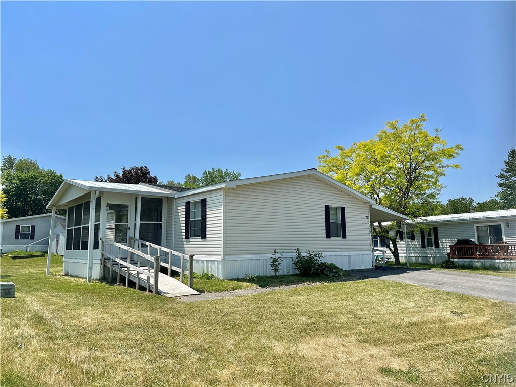 10 Water Wheel Circle, Clark Mills, NY 13321 Compass