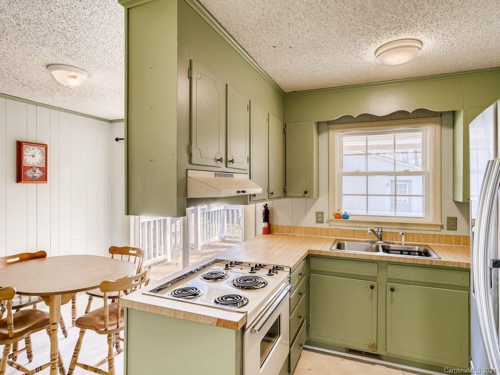 1305 Lane Road Mount Holly, NC 28120 - Photo 3 of 11 Gallery Image 3
