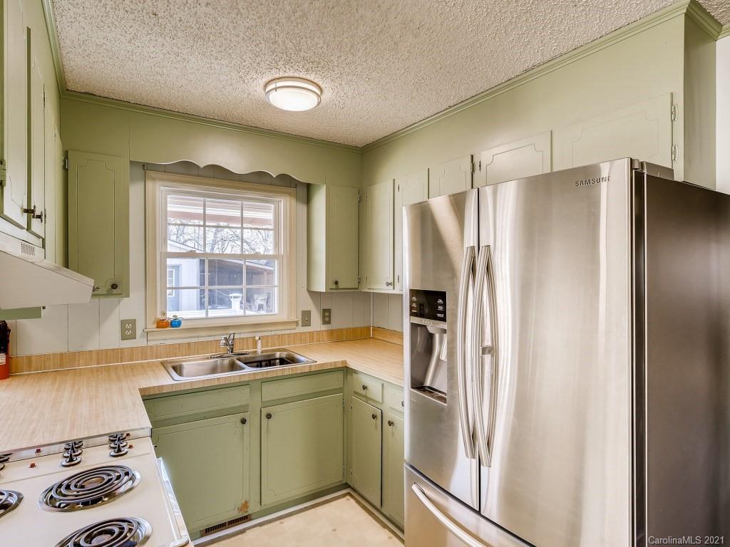 1305 Lane Road Mount Holly, NC 28120 - Photo 4 of 11 Gallery Image 4