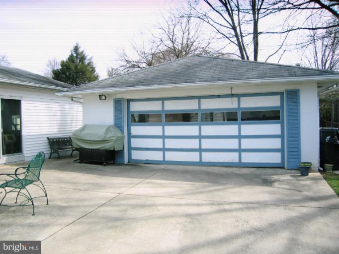 116 North Hickory Road Sterling, VA 20164 - Photo 13 of 13 Garage