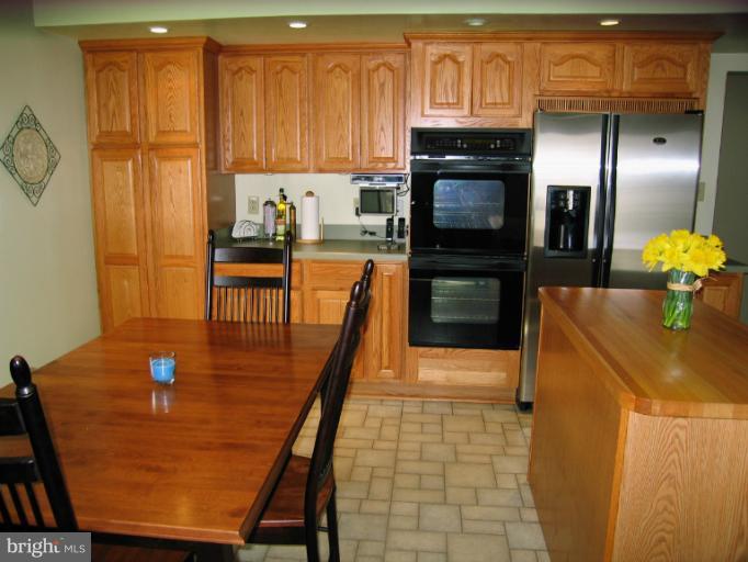 116 North Hickory Road Sterling, VA 20164 - Photo 3 of 13 Kitchen