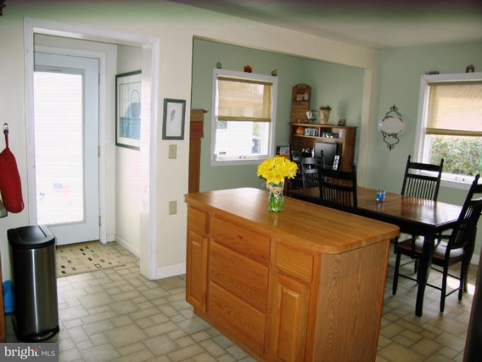 116 North Hickory Road Sterling, VA 20164 - Photo 4 of 13 Kitchen