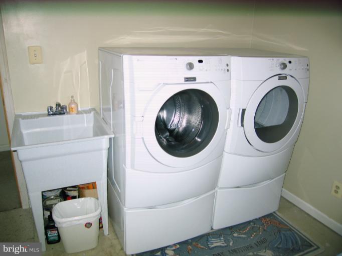 116 North Hickory Road Sterling, VA 20164 - Photo 5 of 13 Laundry Room