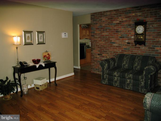 116 North Hickory Road Sterling, VA 20164 - Photo 10 of 13 Living Room