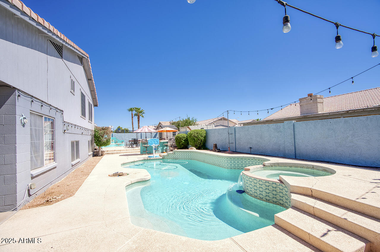 12677 North 77th Drive Peoria, AZ 85381 - Photo 19 of 25 a view of a backyard with couches plants