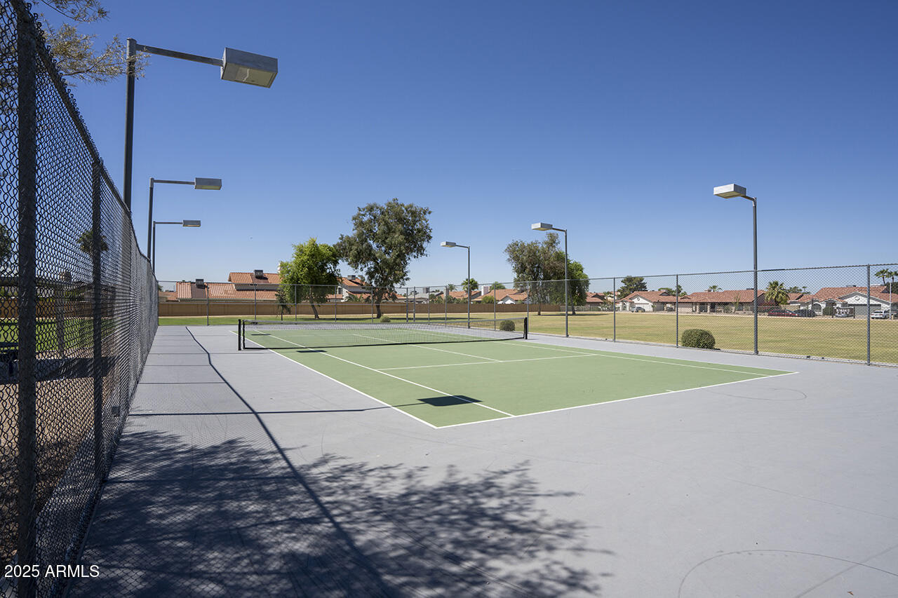 12677 North 77th Drive Peoria, AZ 85381 - Photo 24 of 25 a view of a basketball court