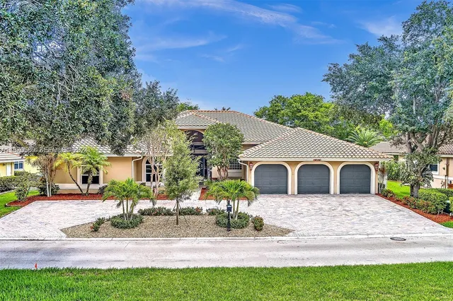 $949,000 | 1775 Eagle Trace Boulevard West, Coral Springs, FL 33071