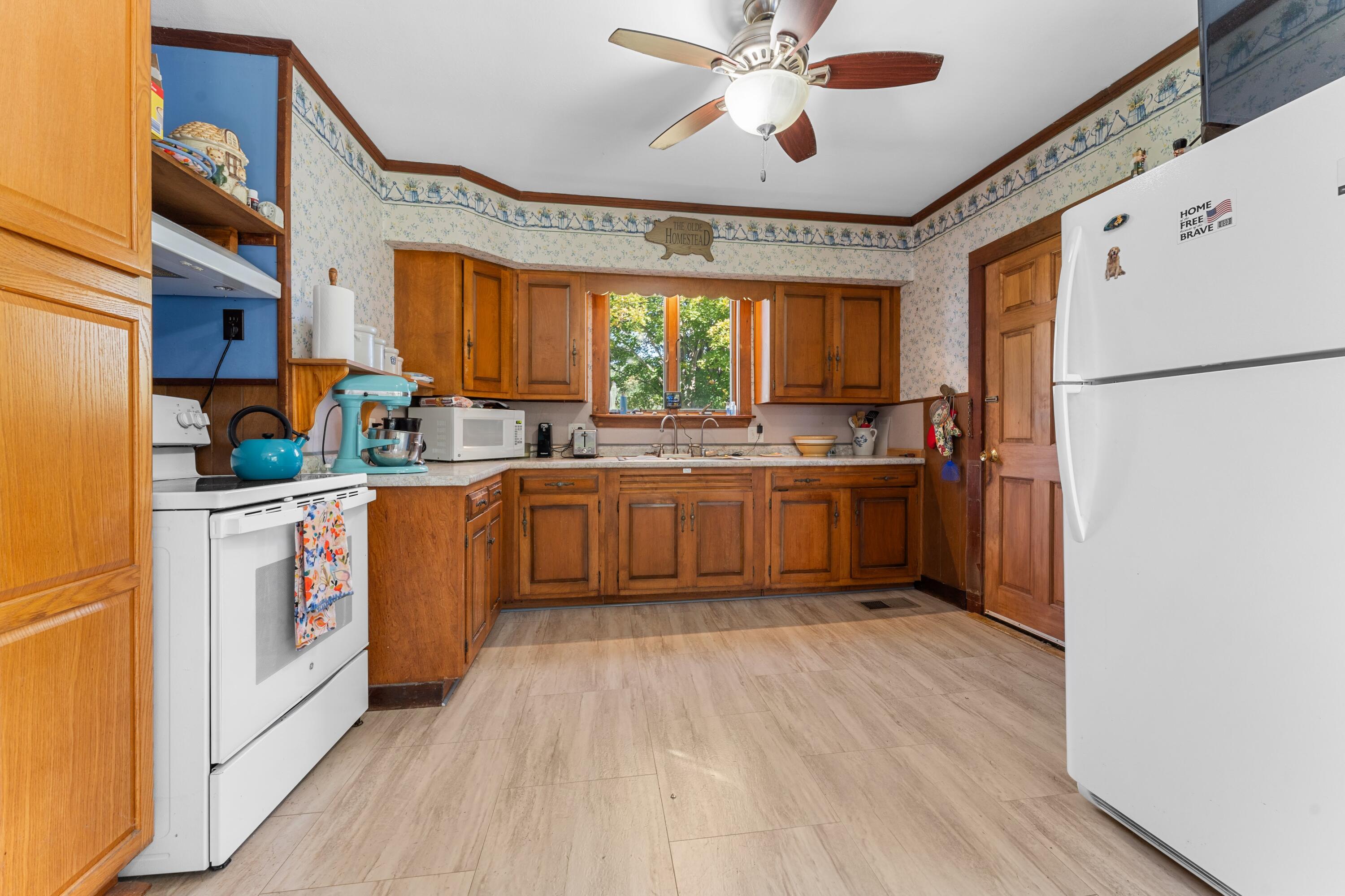 3091 West River Road Sidney, ME 04330 - Photo 15 of 47 Kitchen/Entrance