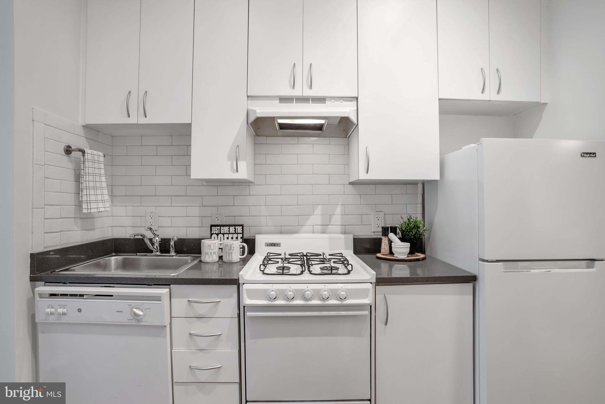 1300 N Street Northwest, Unit 512 Washington, DC 20005 - Photo 17 of 30 Updated kitchen with brand new gas range & fridge!