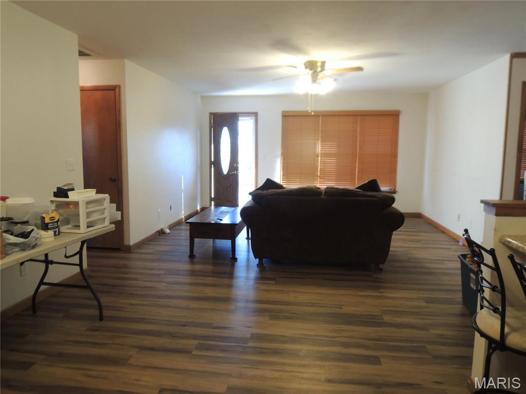 405 West Spring Street Greenville, IL 62246 - Photo 11 of 24