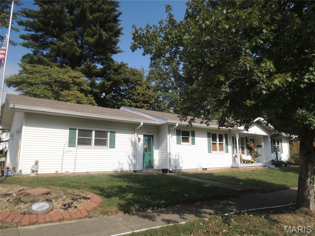 405 West Spring Street Greenville, IL 62246 - Photo 2 of 24