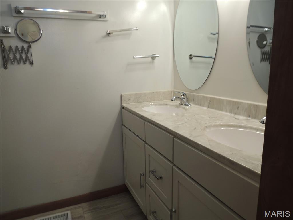 405 West Spring Street Greenville, IL 62246 - Photo 22 of 24