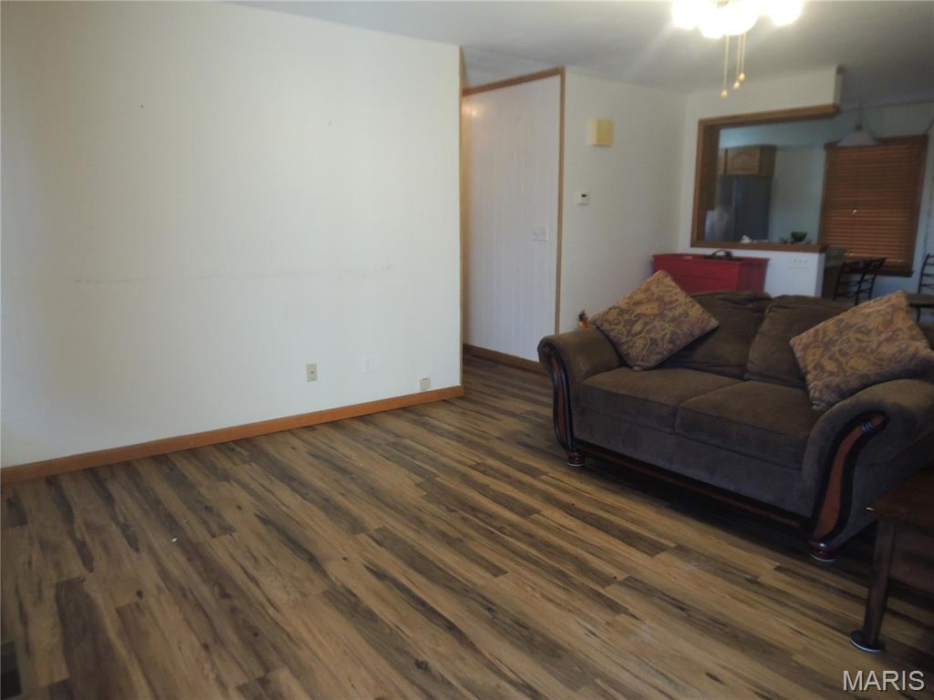 405 West Spring Street Greenville, IL 62246 - Photo 7 of 24