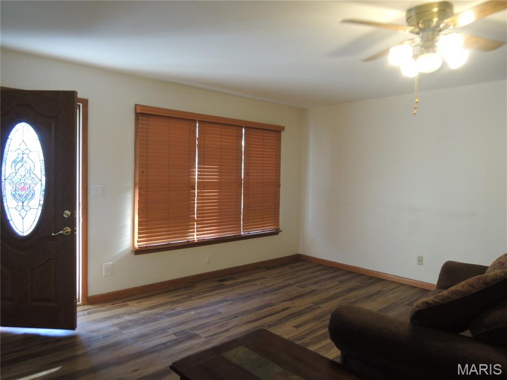 405 West Spring Street Greenville, IL 62246 - Photo 8 of 24