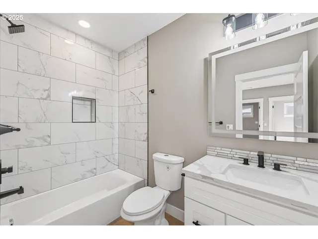 $899,900 | 4735 Southeast 59th Avenue, Portland, OR 97206