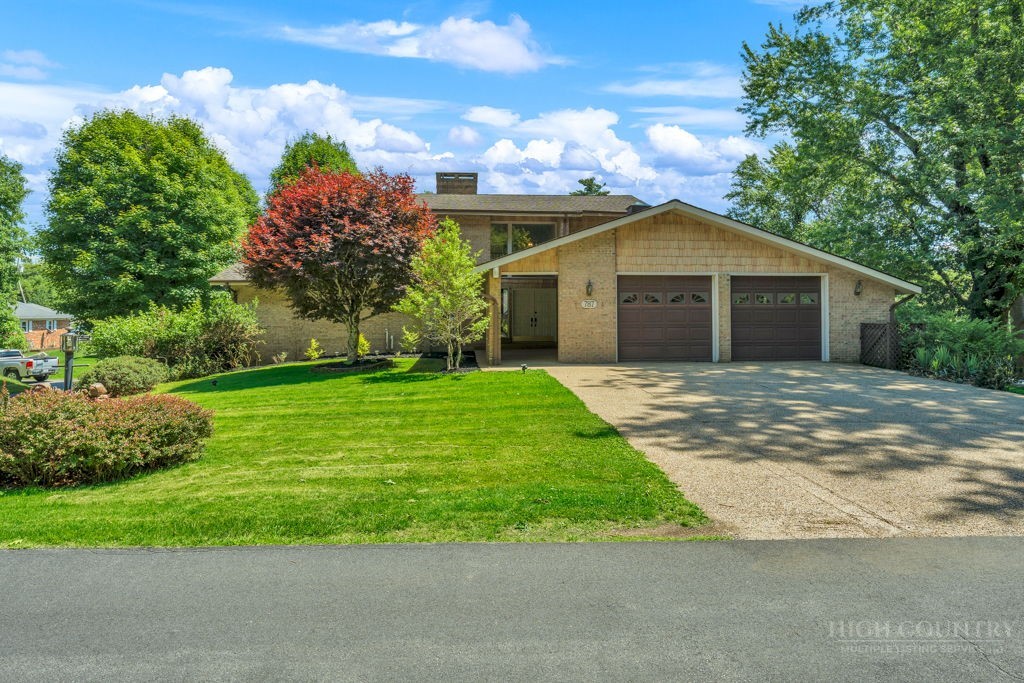 787 Hillcrest Circle Boone, NC 28607 - Photo 2 of 25
