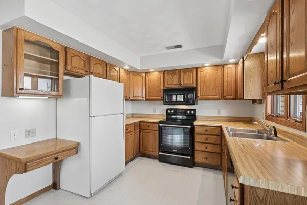 $235,000 | 621 4th Avenue, Unit 3, De Witt, IA 52742