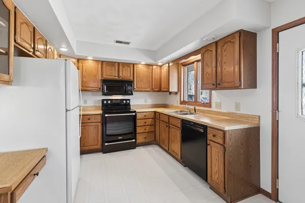 $235,000 | 621 4th Avenue, Unit 3, De Witt, IA 52742