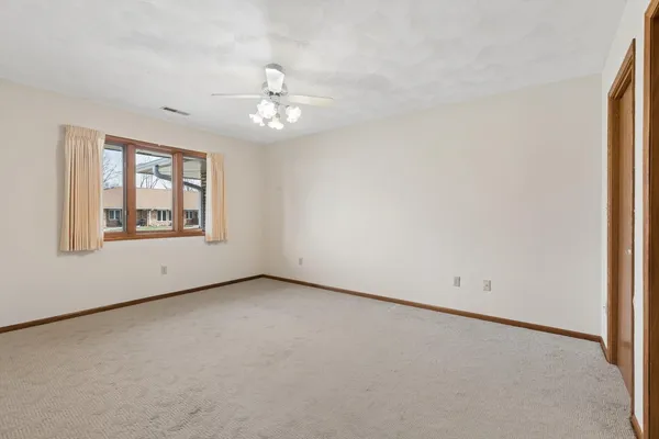 $235,000 | 621 4th Avenue, Unit 3, De Witt, IA 52742