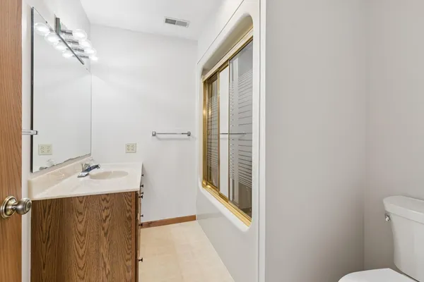 $235,000 | 621 4th Avenue, Unit 3, De Witt, IA 52742