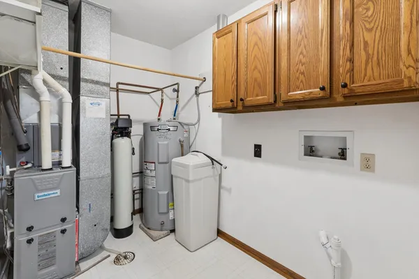 $235,000 | 621 4th Avenue, Unit 3, De Witt, IA 52742