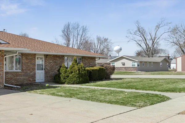 $235,000 | 621 4th Avenue, Unit 3, De Witt, IA 52742