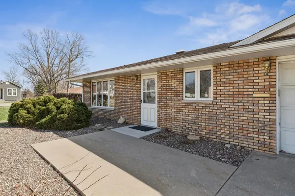 $235,000 | 621 4th Avenue, Unit 3, De Witt, IA 52742