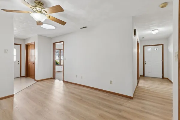 $235,000 | 621 4th Avenue, Unit 3, De Witt, IA 52742