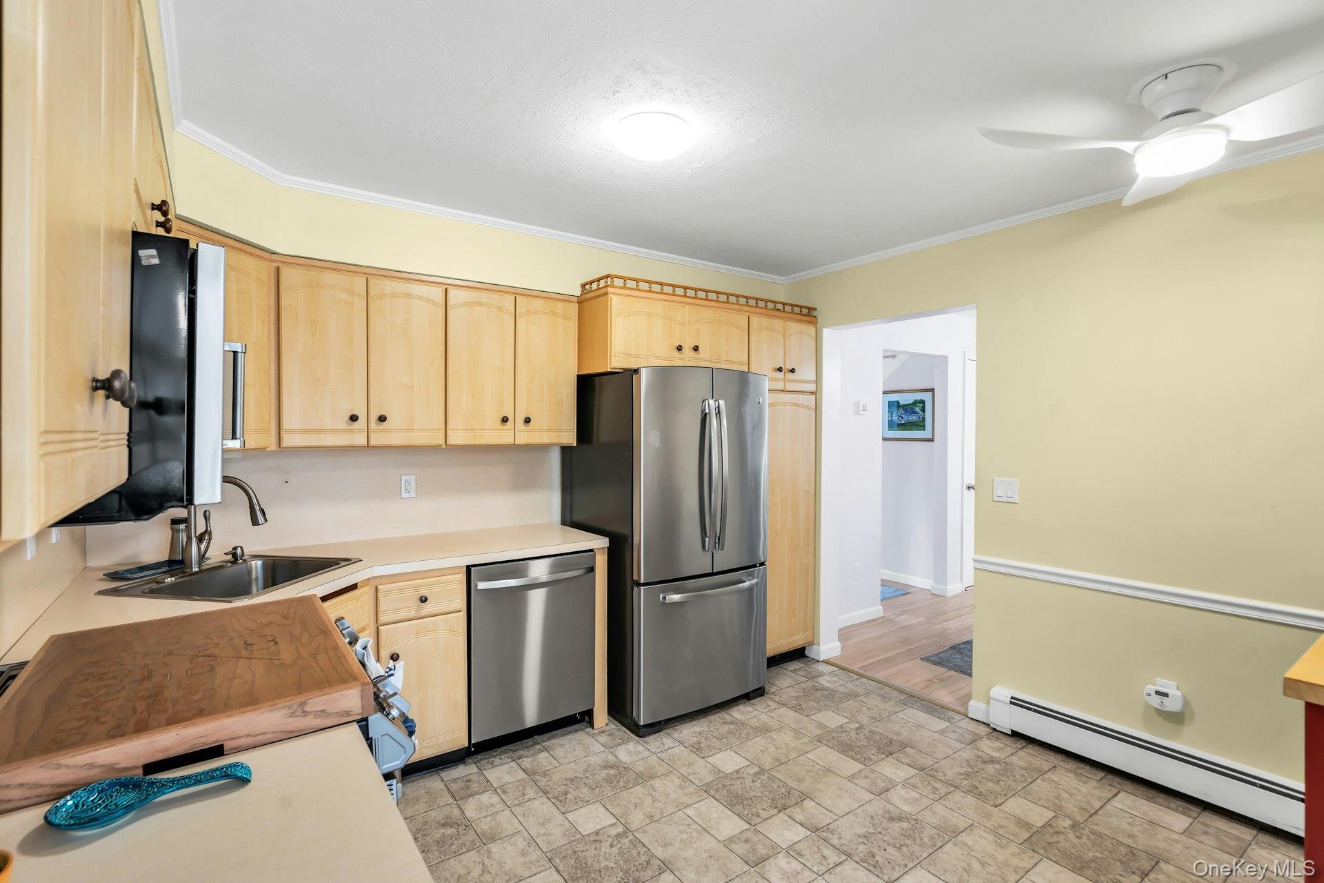 5845 North Bayview Road Southold, NY 11971 - Photo 9 of 24 Kitchen with stainless steel appliances