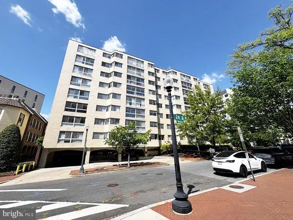 $2,000 | 922 24th Street Northwest, Unit 107, Washington, DC 20037