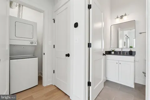 $2,625 | 901 King Street, Unit 305, Alexandria, VA 22314