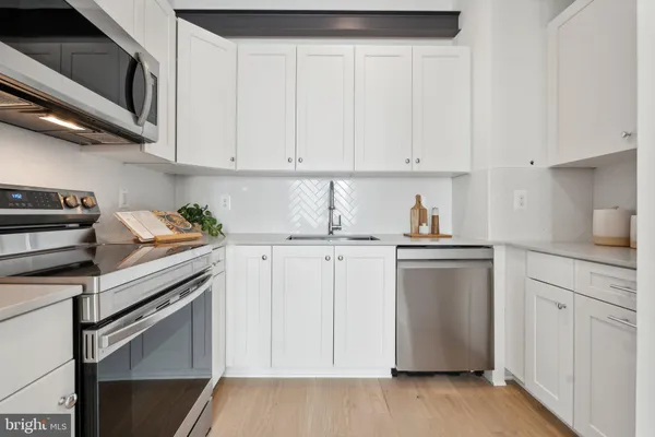 $2,625 | 901 King Street, Unit 305, Alexandria, VA 22314