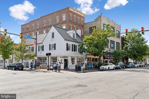 $2,625 | 901 King Street, Unit 305, Alexandria, VA 22314
