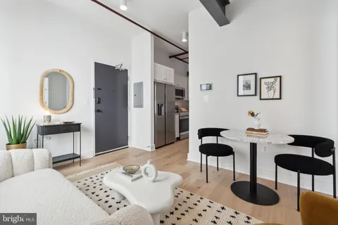 $2,625 | 901 King Street, Unit 305, Alexandria, VA 22314