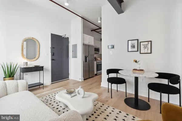 $2,625 | 901 King Street, Unit 305, Alexandria, VA 22314