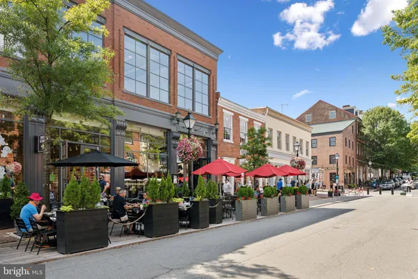 $2,625 | 901 King Street, Unit 305, Alexandria, VA 22314