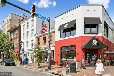 $2,625 | 901 King Street, Unit 305, Alexandria, VA 22314