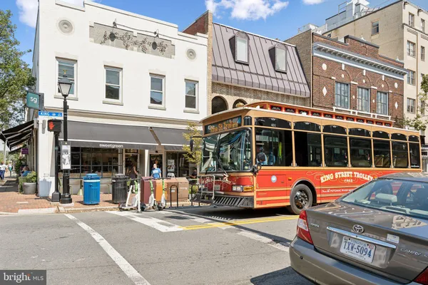 $2,625 | 901 King Street, Unit 305, Alexandria, VA 22314