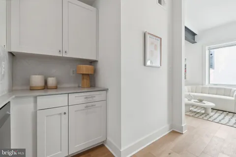 $2,625 | 901 King Street, Unit 305, Alexandria, VA 22314