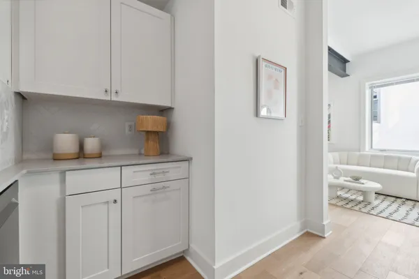 $2,625 | 901 King Street, Unit 305, Alexandria, VA 22314