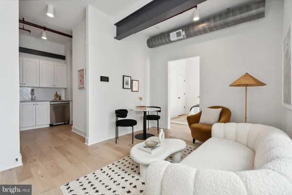 $2,625 | 901 King Street, Unit 305, Alexandria, VA 22314