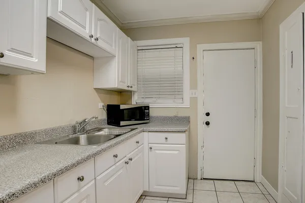 $1,325 | 1935 Richmond Avenue, Unit 1, Houston, TX 77098