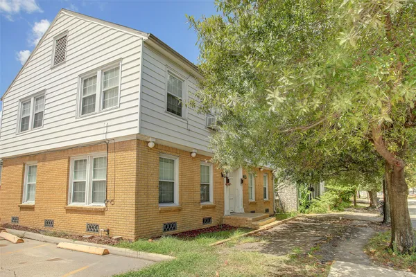 $1,325 | 1935 Richmond Avenue, Unit 1, Houston, TX 77098