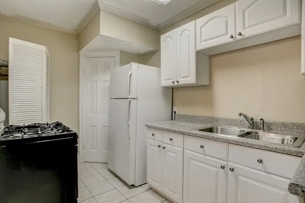 $1,325 | 1935 Richmond Avenue, Unit 1, Houston, TX 77098