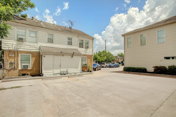 $1,325 | 1935 Richmond Avenue, Unit 1, Houston, TX 77098